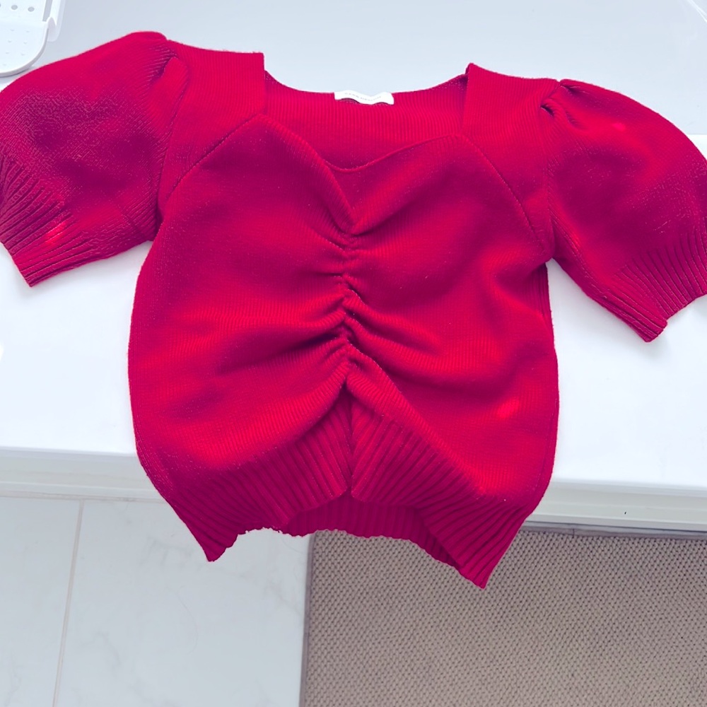 Red short sleeve raffle detailed sweater shirt
